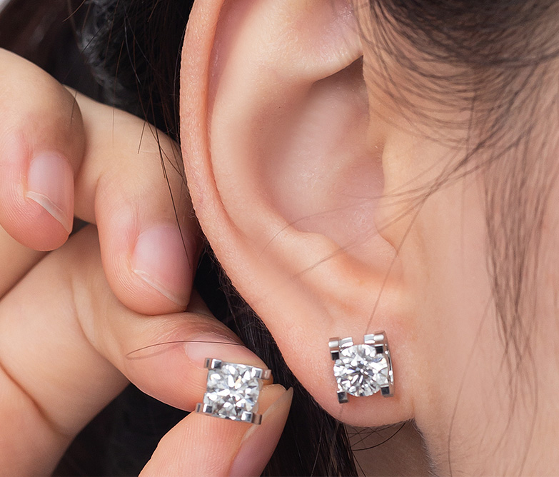 Four-prong Stud Earrings