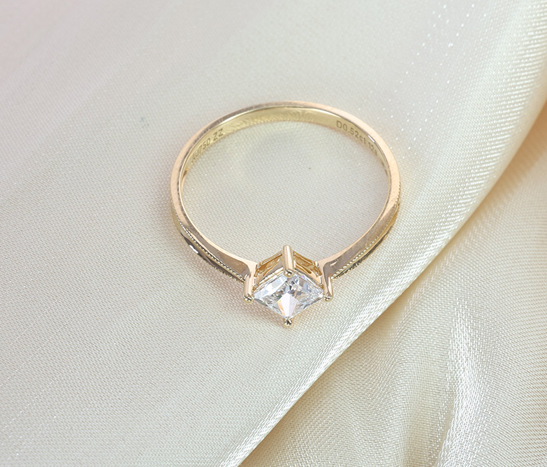 18k Yellow Gold Solitaire Princess Engagement Ring