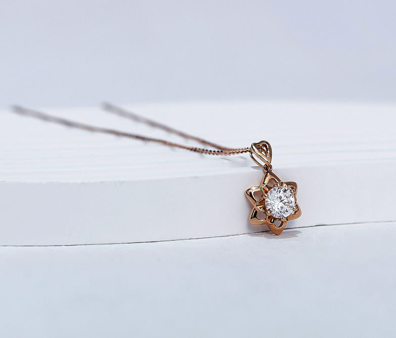 Flower Solitaire Pendant Necklace