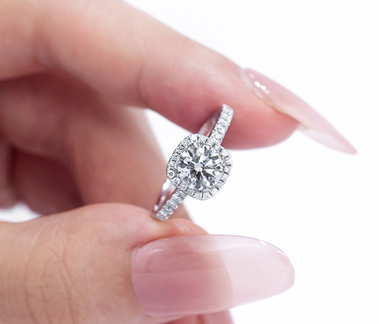 Round Halo Diamond Engagement Ring