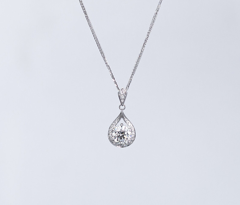 Diamond Pavé Twist Pendant Necklace