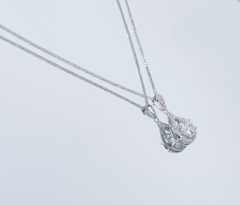 Diamond Pavé Twist Pendant Necklace