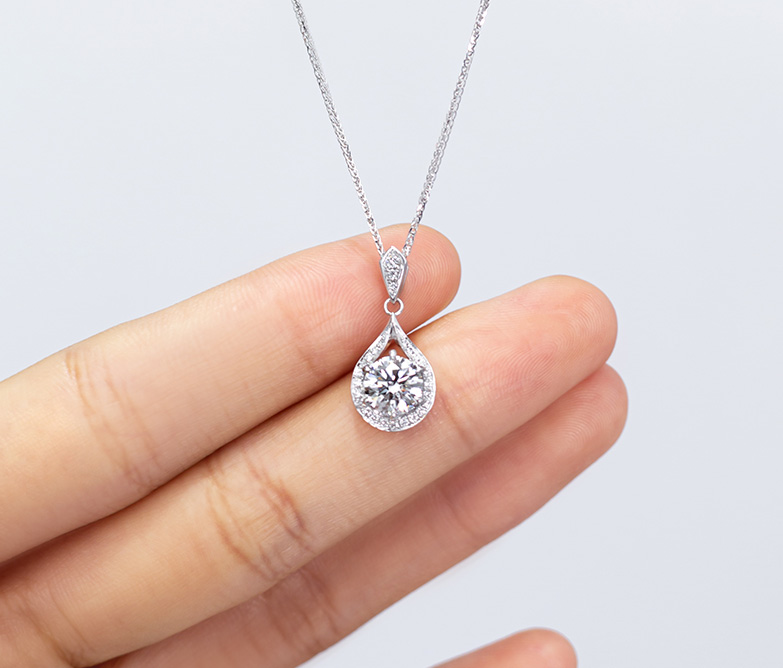 Diamond Pavé Twist Pendant Necklace