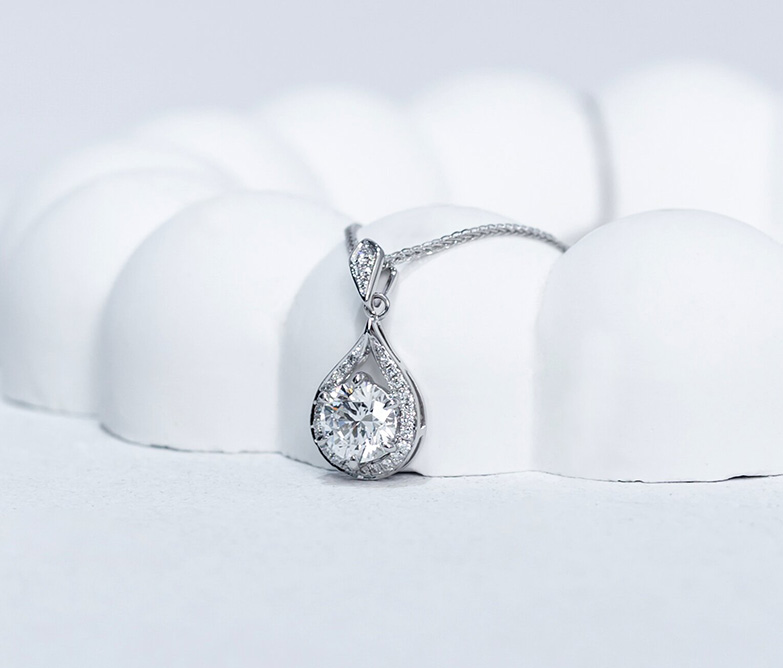 Diamond Pavé Twist Pendant Necklace